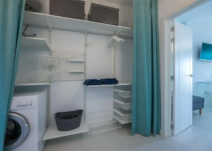 300 M Beach, Ocean View, Refined, Wi-fi, Fiber *