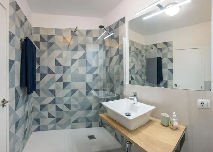 Apartment 300 M Beach, Ocean View, Refined, Wi-fi, Fiber